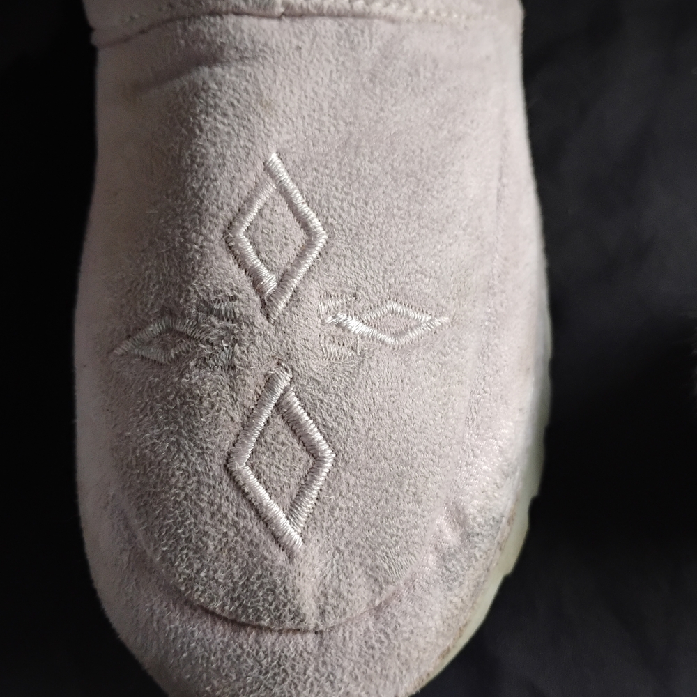 Route 66 Suede/Fur Insulated Boots/w Pom Poms - Picture 2 of 10